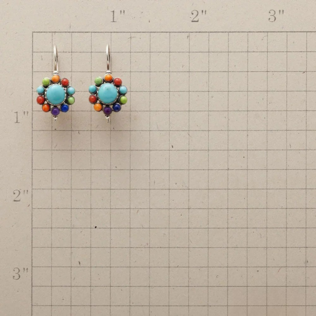 色彩斑斕的綠松石圓形耳環