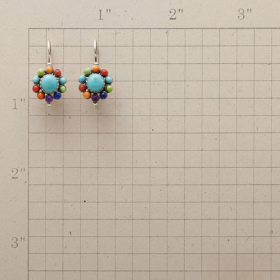 色彩斑斕的綠松石圓形耳環