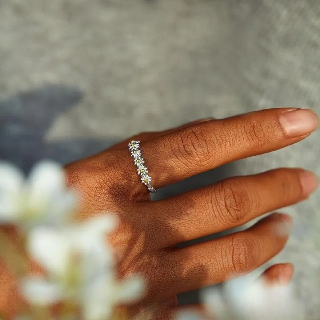 可調節的銀色雛菊戒指，手繪琺瑯