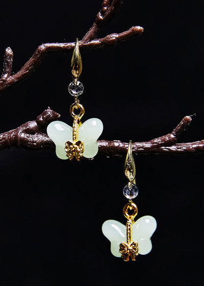 美麗的白色蝴蝶翡翠鍍金垂墜耳環