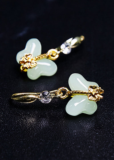 美麗的白色蝴蝶翡翠鍍金垂墜耳環