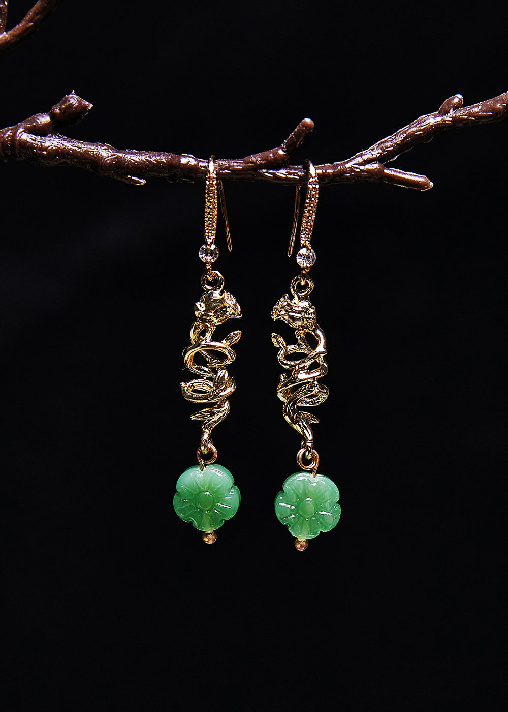 精緻綠色向日葵玉金飾垂墜耳環