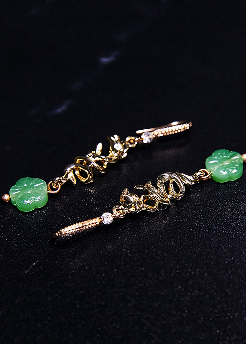 精緻綠色向日葵玉金飾垂墜耳環