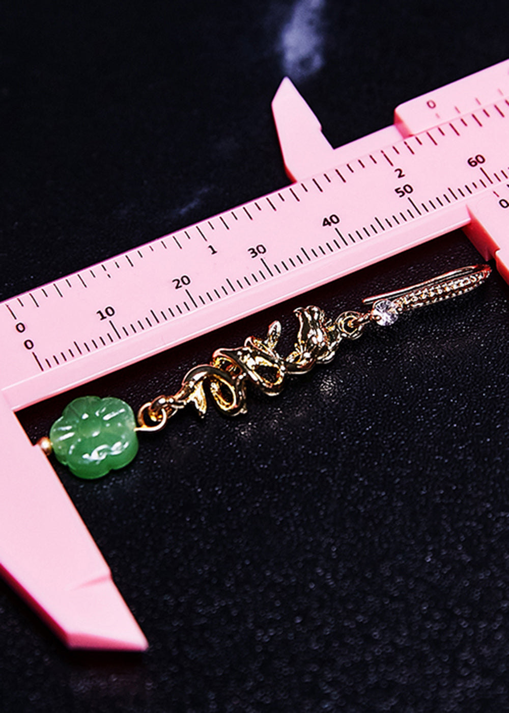 精緻綠色向日葵玉金飾垂墜耳環