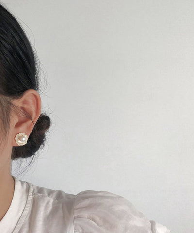 時尚白色銅鍍珍珠貝殼山茶花耳釘